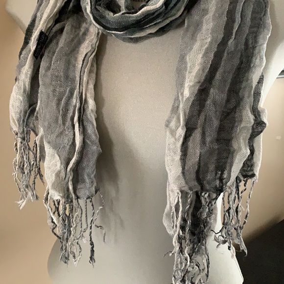 Grey Scarf - Picture 3 of 3